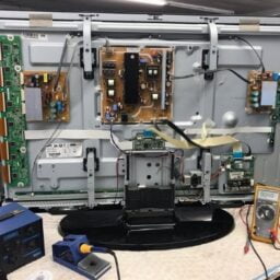 علت کار نکردن کنترل تلویزیون