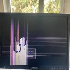 بررسی و رفع مشکل خطوط عمودی مانیتور